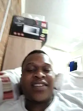 Moet Chandon online show from October 10, 2025, 6:14 am