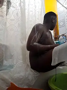 Moet Chandon online show from October 23, 2025, 11:42 am