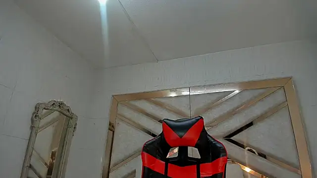 AshleyVanessaRx online show from October 28, 2025, 1:43 pm