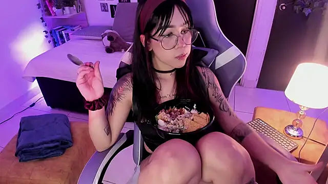 Snapshot of Liz_rogers_x chatting on November 9, 2025, 1:53 am Liz rogers x online show from November 9, 2025, 1:53 am