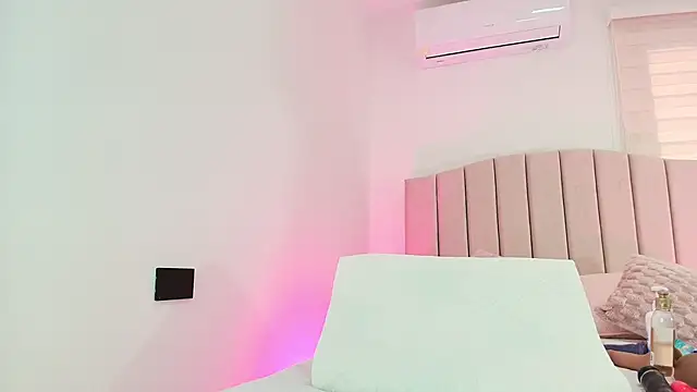 Snapshot of cataleya_ebony_ chatting on October 31, 2025, 7:21 pm cataleya ebony online show from October 31, 2025, 7:21 pm