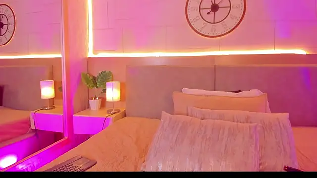 Snapshot of Meloddy_Rose chatting on November 29, 2025, 3:39 am Meloddy Rose online show from November 29, 2025, 3:39 am