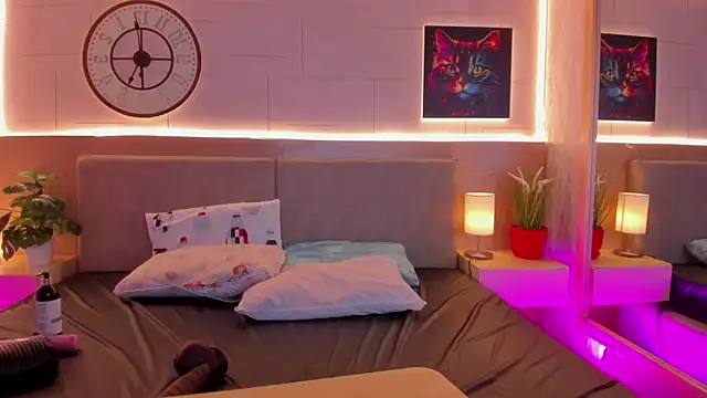 Snapshot of Meloddy_Rose chatting on November 16, 2025, 10:35 pm Meloddy Rose online show from November 16, 2025, 10:35 pm