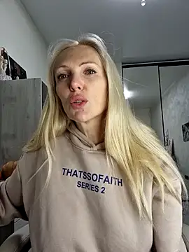 Snapshot of Monna chatting on October 30, 2025, 2:36 pm Monna online show from October 30, 2025, 2:36 pm