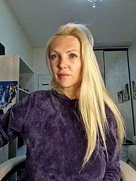 Snapshot of Monna chatting on May 3, 2026, 4:32 pm Monna online show from May 3, 2026, 4:32 pm
