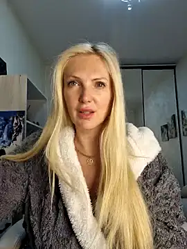 Snapshot of Monna chatting on May 2, 2026, 5:40 pm Monna online show from May 2, 2026, 5:40 pm
