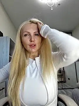 Snapshot of Monna chatting on October 25, 2025, 2:07 pm Monna online show from October 25, 2025, 2:07 pm