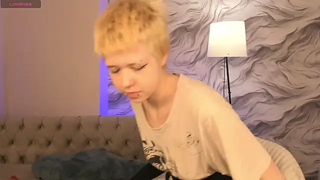 Snapshot of CarolineRichter chatting on October 10, 2025, 2:23 am CarolineRichter online show from October 10, 2025, 2:23 am