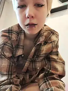 Snapshot of CarolineRichter chatting on October 9, 2025, 4:02 am CarolineRichter online show from October 9, 2025, 4:02 am