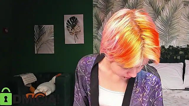 Snapshot of CarolineRichter chatting on December 15, 2025, 1:55 am CarolineRichter online show from December 15, 2025, 1:55 am