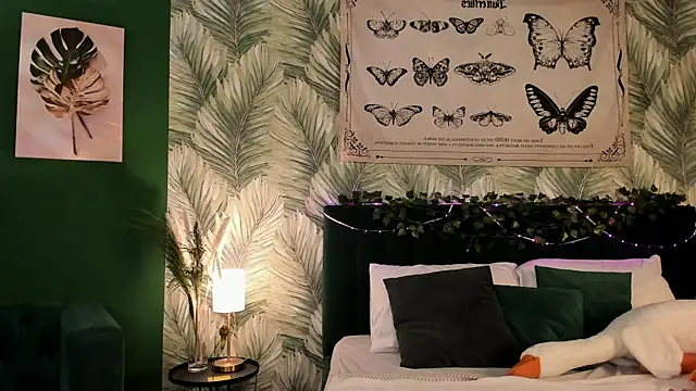 Snapshot of CarolineRichter chatting on November 12, 2025, 2:48 am CarolineRichter online show from November 12, 2025, 2:48 am