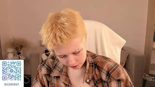 Snapshot of CarolineRichter chatting on September 30, 2025, 2:23 pm CarolineRichter online show from September 30, 2025, 2:23 pm