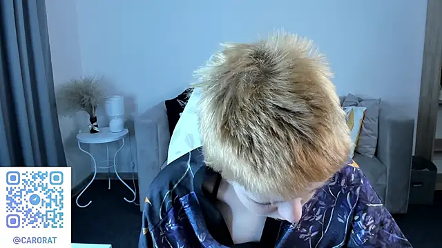 Snapshot of CarolineRichter chatting on September 19, 2025, 2:04 am CarolineRichter online show from September 19, 2025, 2:04 am