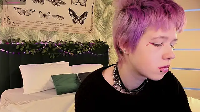 Snapshot of CarolineRichter chatting on November 9, 2025, 3:32 am CarolineRichter online show from November 9, 2025, 3:32 am