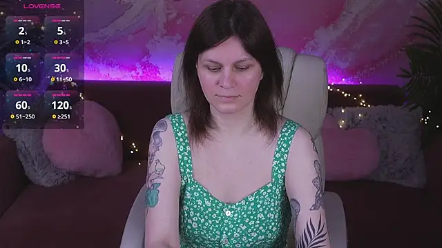 TinaMelt online show from April 8, 2026, 6:42 pm