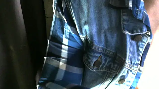 Snapshot of CharlieYeahx chatting on October 17, 2025, 10:50 am CharlieYeahx online show from October 17, 2025, 10:50 am