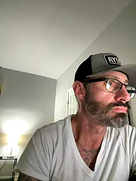 Snapshot of drew873 chatting on December 4, 2025, 8:46 am drew873 online show from December 4, 2025, 8:46 am