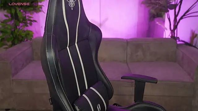 Snapshot of Esmie_Smile chatting on April 12, 2026, 11:08 pm Esmie Smile online show from April 12, 2026, 11:08 pm