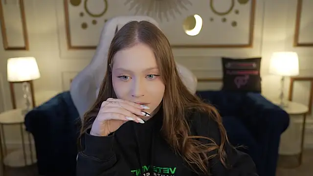 Snapshot of Esmie_Smile chatting on November 14, 2025, 7:39 pm Esmie Smile online show from November 14, 2025, 7:39 pm