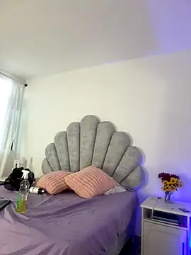 emma-conti2 online show from October 29, 2025, 1:32 pm