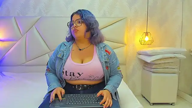 lulukawai16 online show from November 8, 2025, 7:06 pm