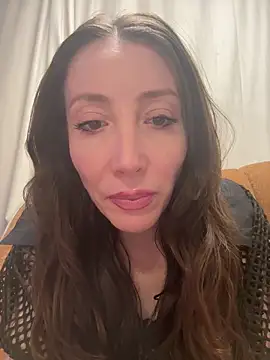 HellaryTourent online show from February 11, 2026, 3:01 pm