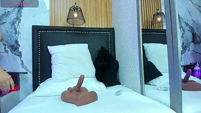 NORALOUX2 online show from March 26, 2026, 7:23 pm