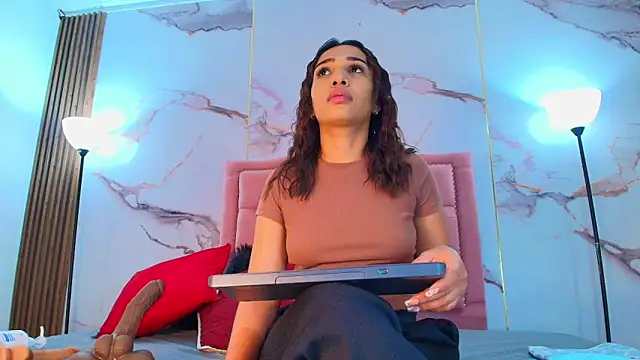 AlyaThompson online show from November 28, 2025, 4:23 am