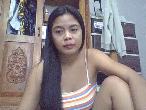 Snapshot of sweet_heaven00 chatting on February 21, 2026, 12:01 am sweet heaven00 online show from February 21, 2026, 12:01 am