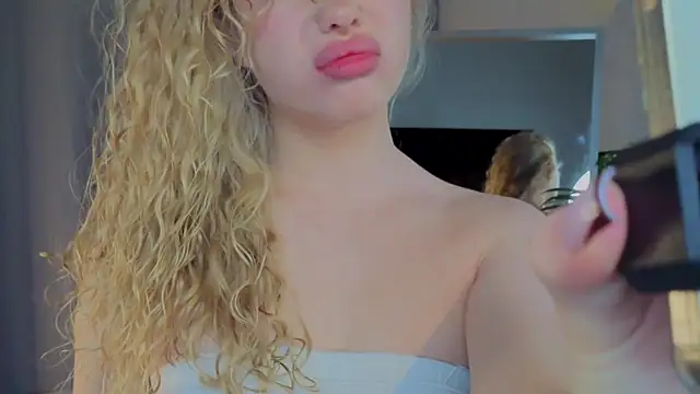 Snapshot of emilyshepar_d chatting on October 29, 2025, 2:32 am emilyshepar d online show from October 29, 2025, 2:32 am