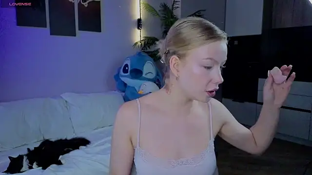 Snapshot of emilyshepar_d chatting on July 28, 2026, 2:30 am emilyshepar d online show from July 28, 2026, 2:30 am