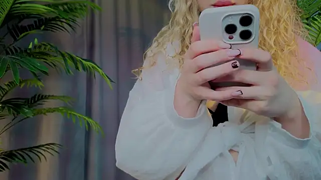 Snapshot of emilyshepar_d chatting on November 19, 2025, 2:22 am emilyshepar d online show from November 19, 2025, 2:22 am