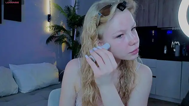 Snapshot of emilyshepar_d chatting on June 16, 2026, 2:33 am emilyshepar d online show from June 16, 2026, 2:33 am