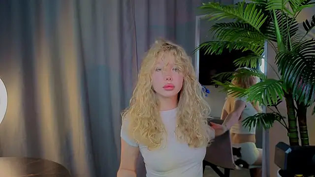 Snapshot of emilyshepar_d chatting on November 11, 2025, 2:39 am emilyshepar d online show from November 11, 2025, 2:39 am