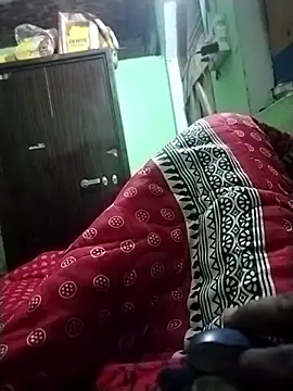 RAYI Queen 4 online show from October 28, 2025, 4:39 pm