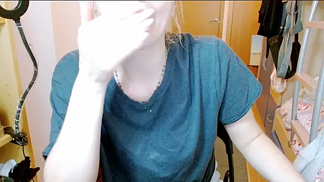 SatinQueen90 online show from November 18, 2025, 5:44 am