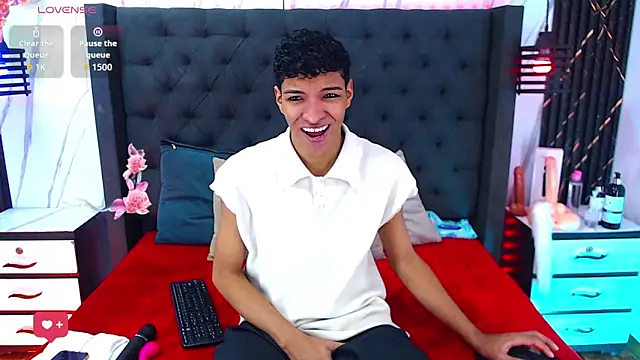 Snapshot of Rick_Wade chatting on October 2, 2025, 8:12 pm Rick Wade online show from October 2, 2025, 8:12 pm