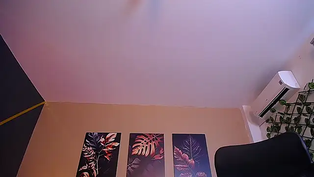 ChristopherBlack  online show from October 23, 2025, 1:10 pm