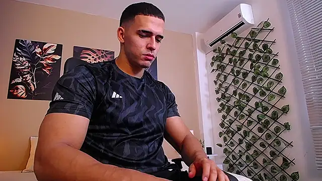 ChristopherBlack  online show from November 10, 2025, 1:05 pm