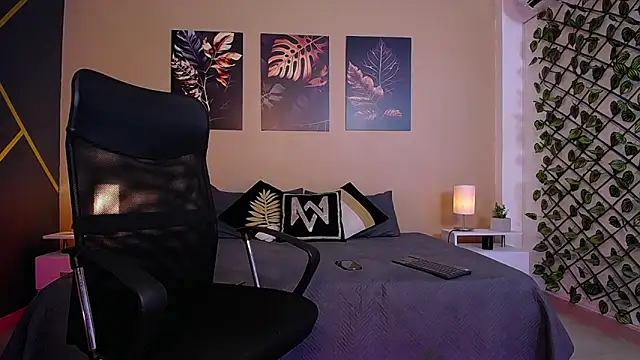 ChristopherBlack  online show from February 14, 2026, 1:22 pm