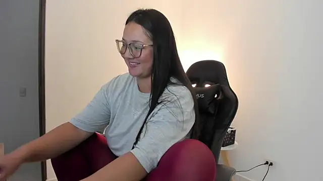 Snapshot of Kyleighc chatting on October 27, 2025, 10:44 pm Kyleighc online show from October 27, 2025, 10:44 pm