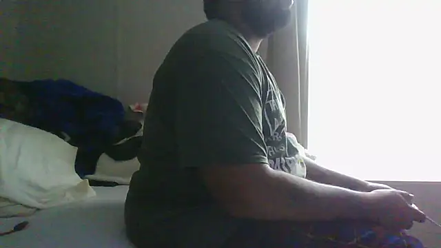 Snapshot of Bear2698 chatting on September 15, 2025, 12:00 am Bear2698 online show from September 15, 2025, 12:00 am