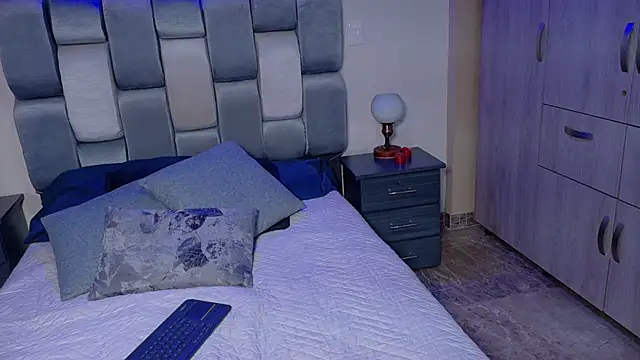 Snapshot of saramikaelson chatting on October 6, 2025, 9:15 pm saramikaelson online show from October 6, 2025, 9:15 pm