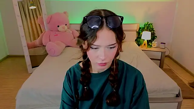 Snapshot of Adetta chatting on November 16, 2025, 10:09 am Adetta online show from November 16, 2025, 10:09 am