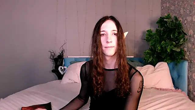 SilverMuse online show from December 16, 2025, 8:13 pm