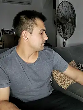 Bradd 32 online show from April 10, 2026, 2:51 am