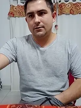 Snapshot of Bradd_32 chatting on May 14, 2026, 5:26 am Bradd 32 online show from May 14, 2026, 5:26 am