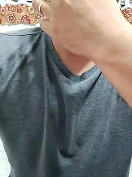 Bradd 32 online show from October 27, 2025, 4:35 am