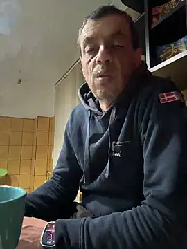 adiluci1 online show from April 11, 2026, 2:41 am