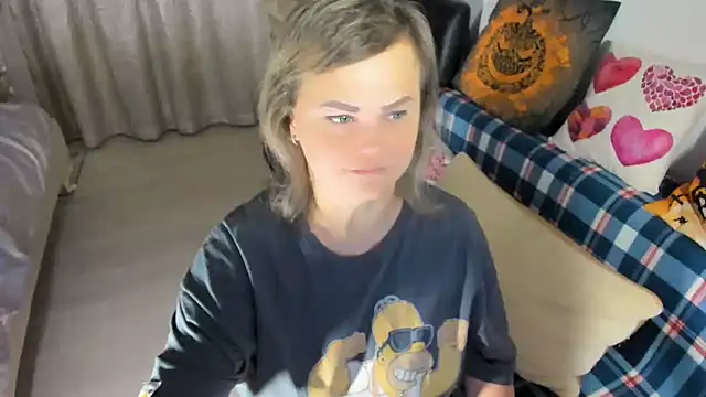 MildMature online show from December 5, 2025, 7:45 pm